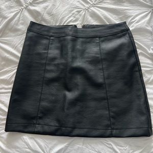 Faux leather mini black skirt size M
